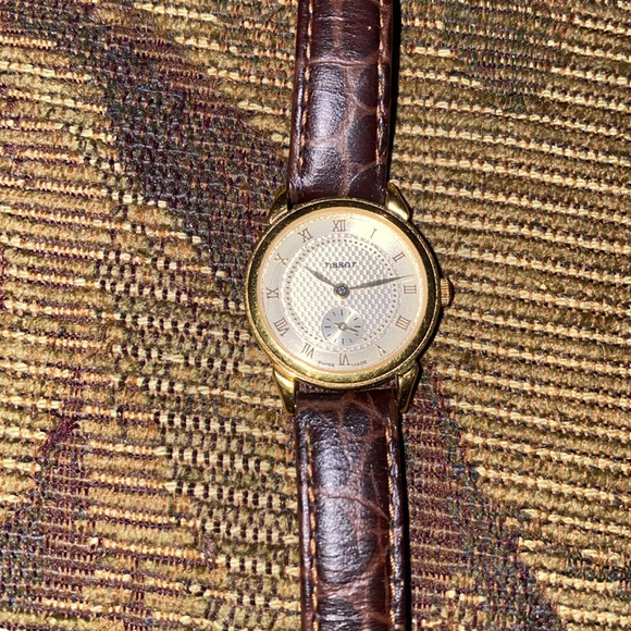 Tissot A220 Ladies Leather-band, water resistant 30m, mineral crystal watch. - Picture 16 of 16